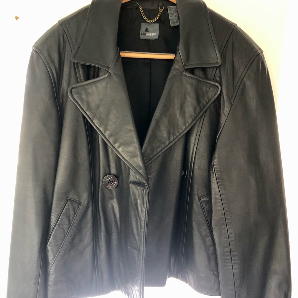 Beautiful Liz Claiborne Womens black leather jacket size 12